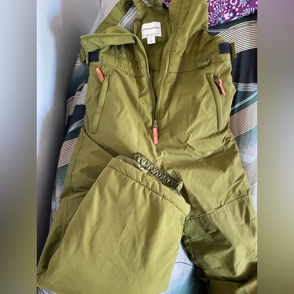 Kids snow pants size 10 (medium)